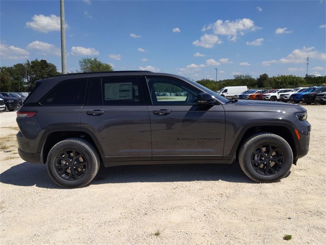 2025 Jeep Grand Cherokee Altitude photo 7