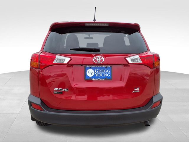 2015 Toyota RAV4 LE photo 3