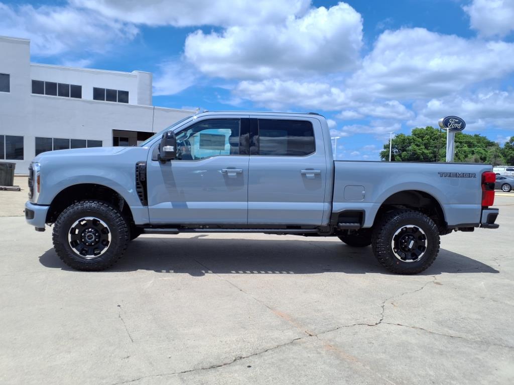 2025 Ford F-250 Lariat photo 2