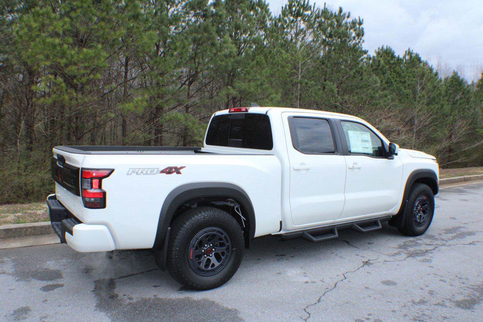 2025 Nissan Frontier PRO-4X photo 2