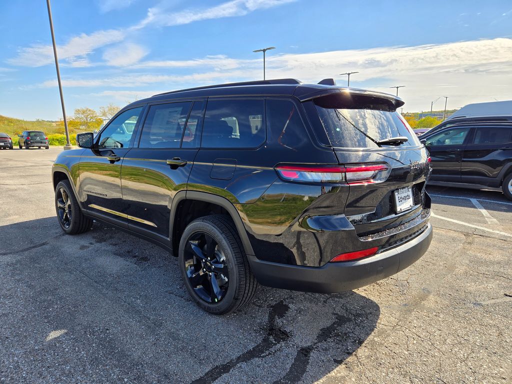 2025 Jeep Grand Cherokee Laredo Altitude photo 4