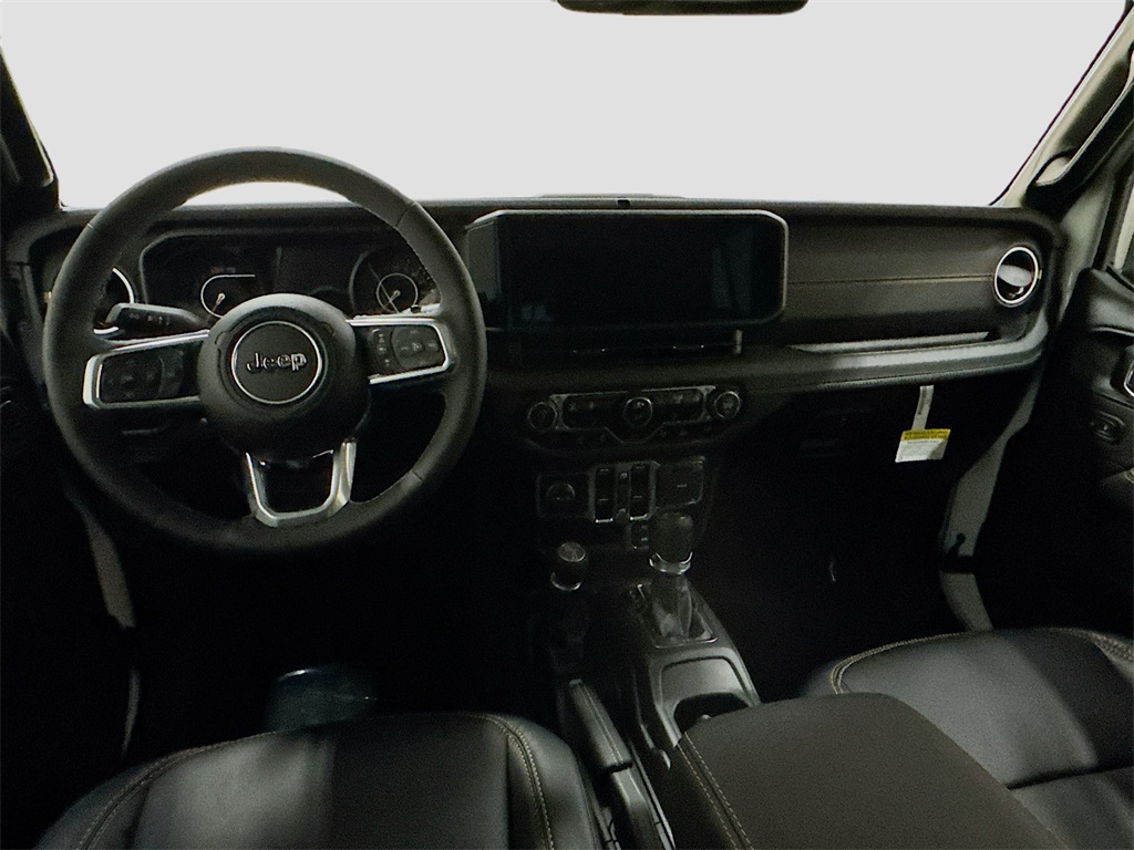 2025 Jeep Wrangler Sahara photo 13