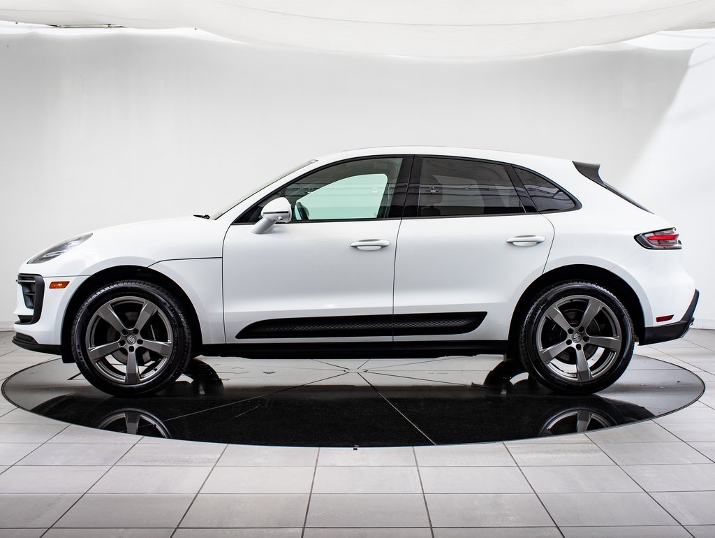 2024 Porsche Macan T photo 2