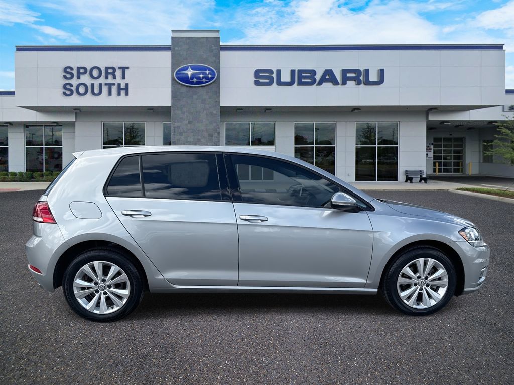 2020 Volkswagen Golf TSI photo 2