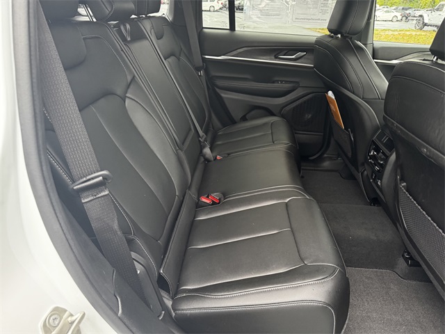 2024 Jeep Grand Cherokee Limited photo 17
