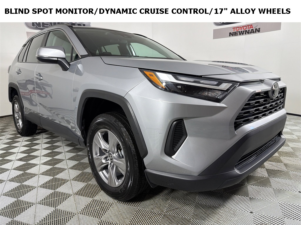 2024 Toyota RAV4 XLE's photo