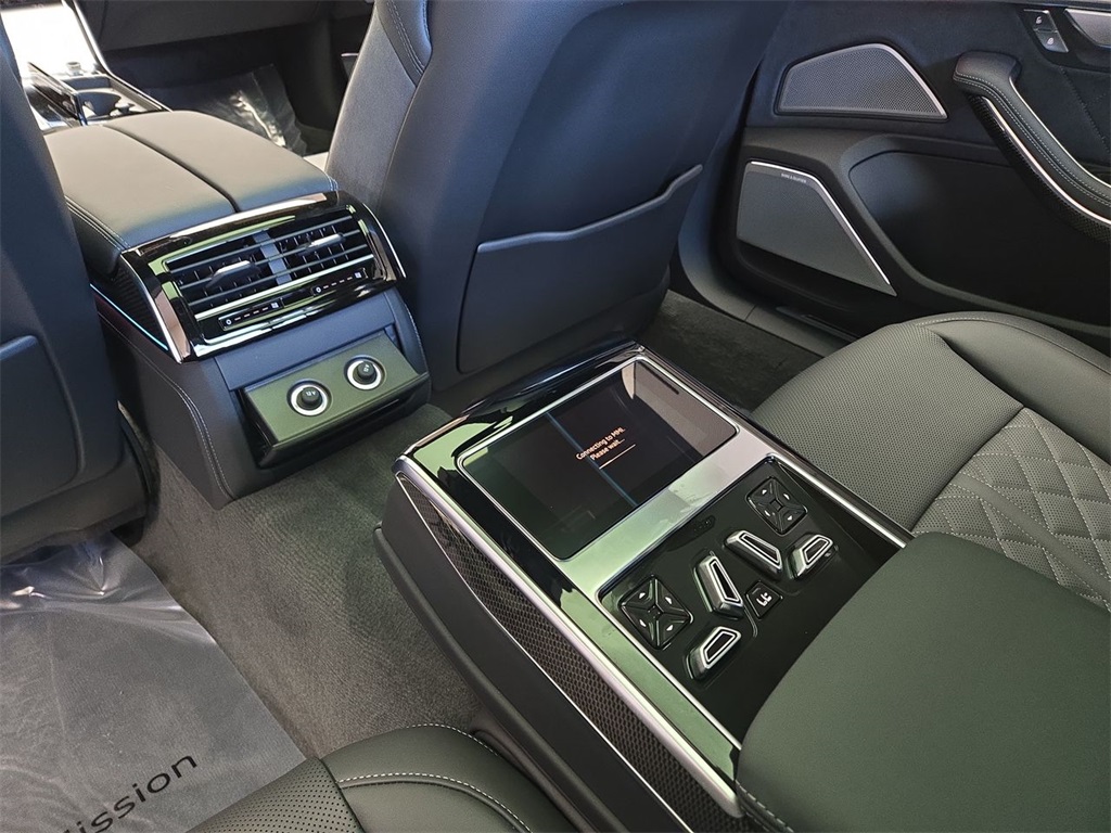 2025 Audi S8 4.0T photo 15