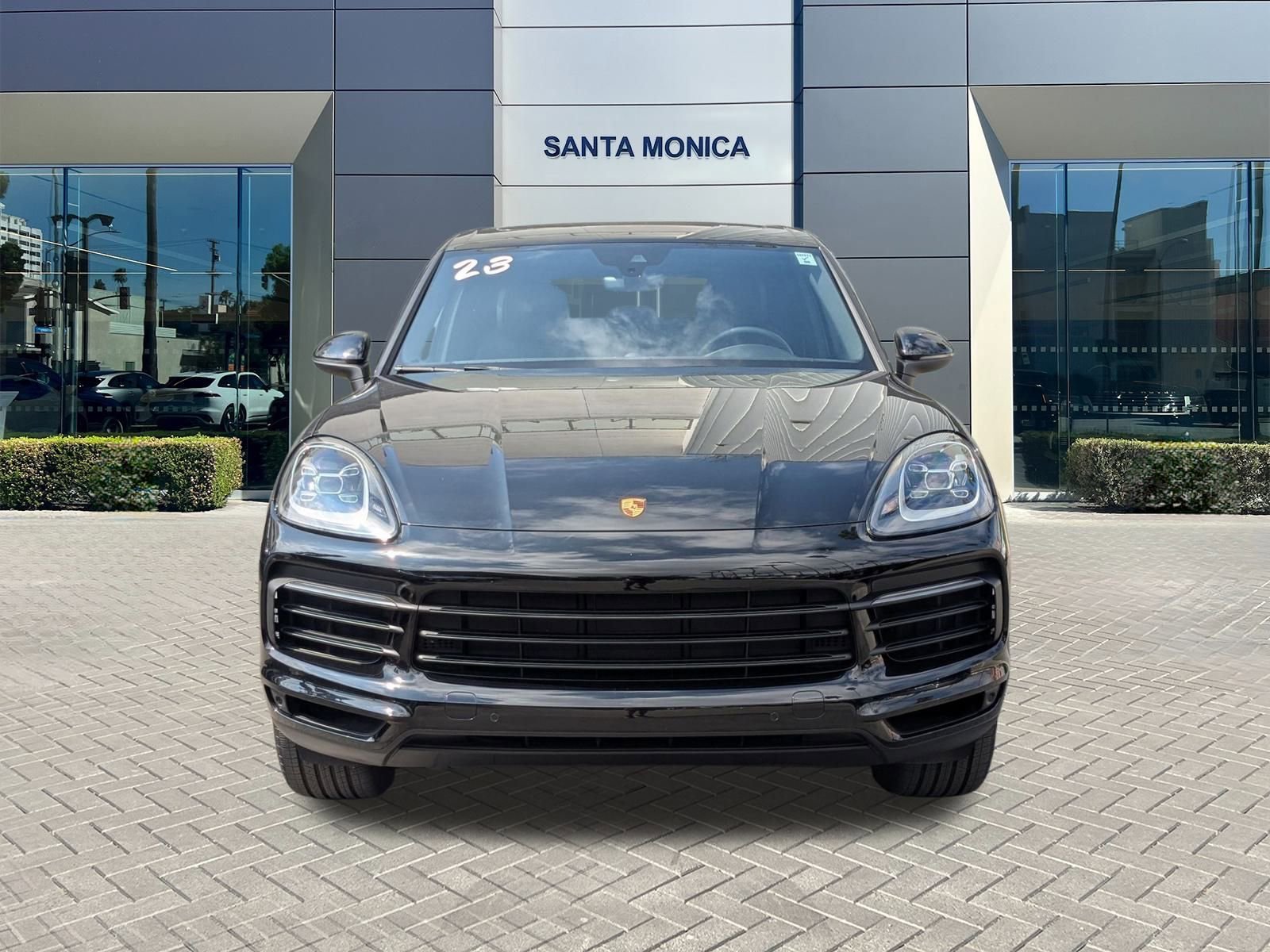 2023 Porsche Cayenne Platinum Edition photo 2