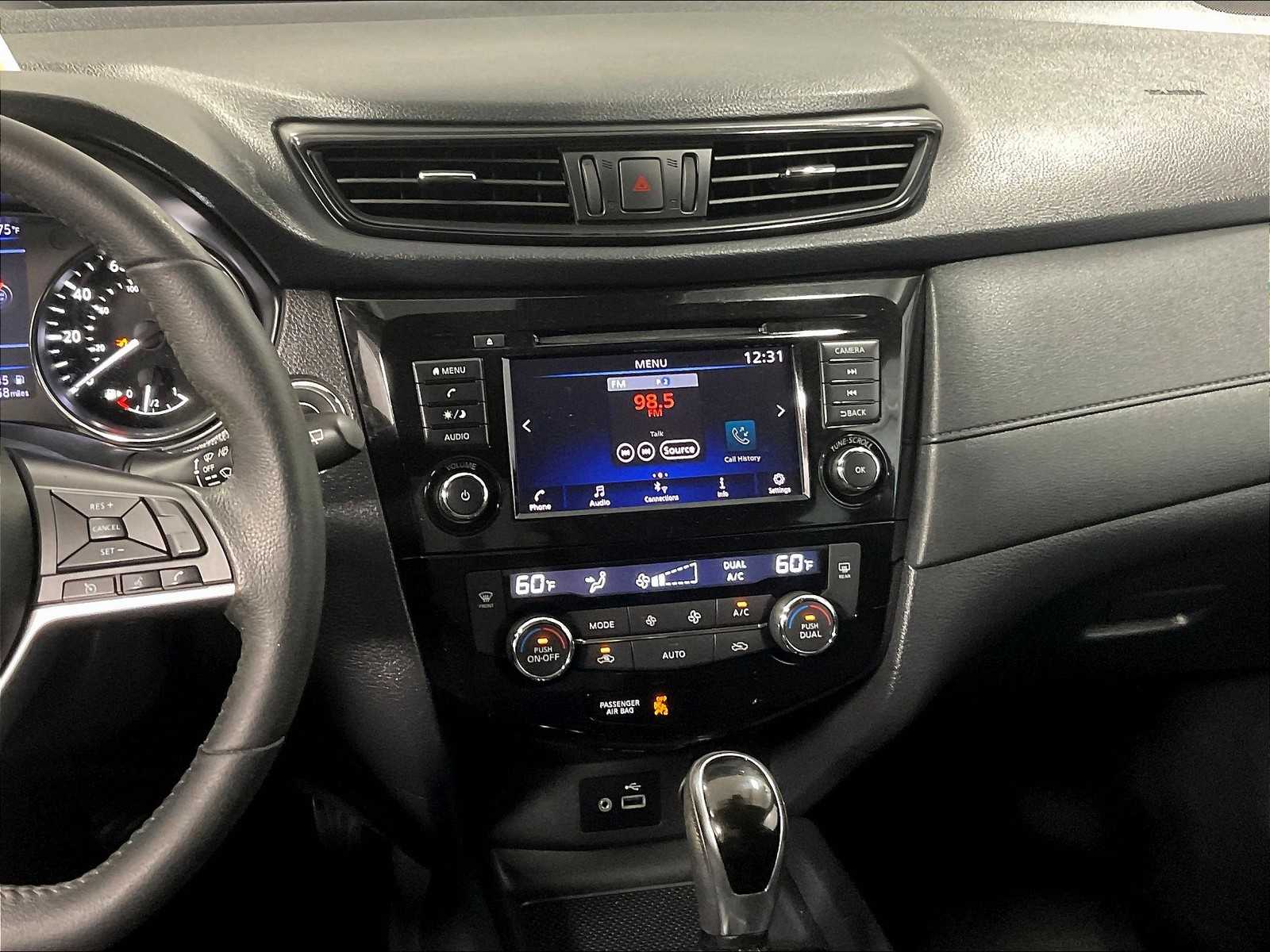 2019 Nissan Rogue SV photo 18