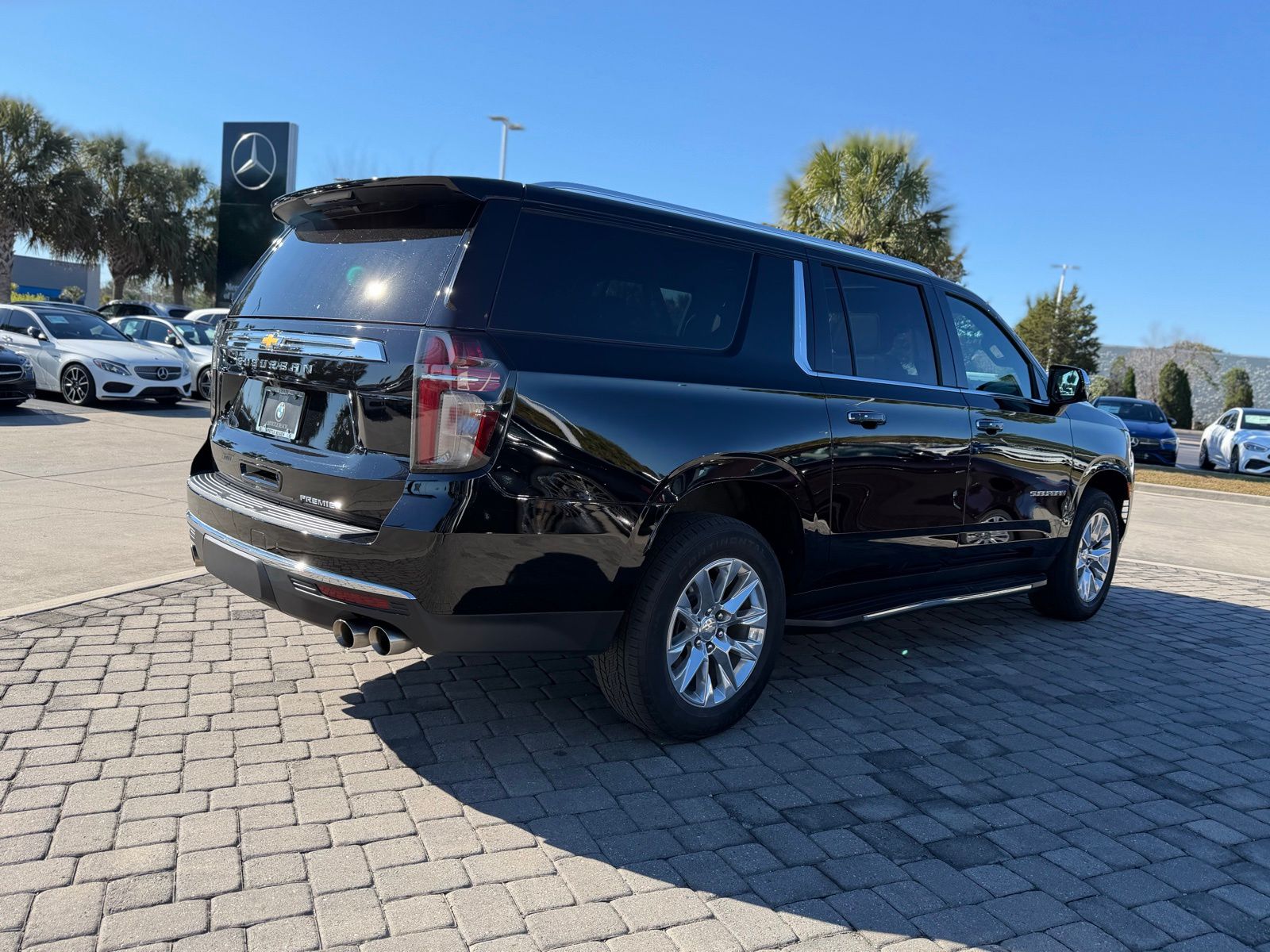 2023 Chevrolet Suburban Premier photo 2