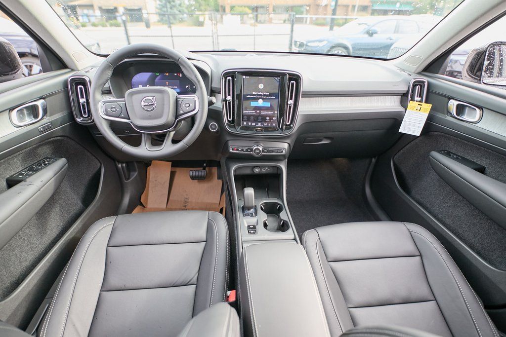 2026 VOLVO XC40 - Image 23