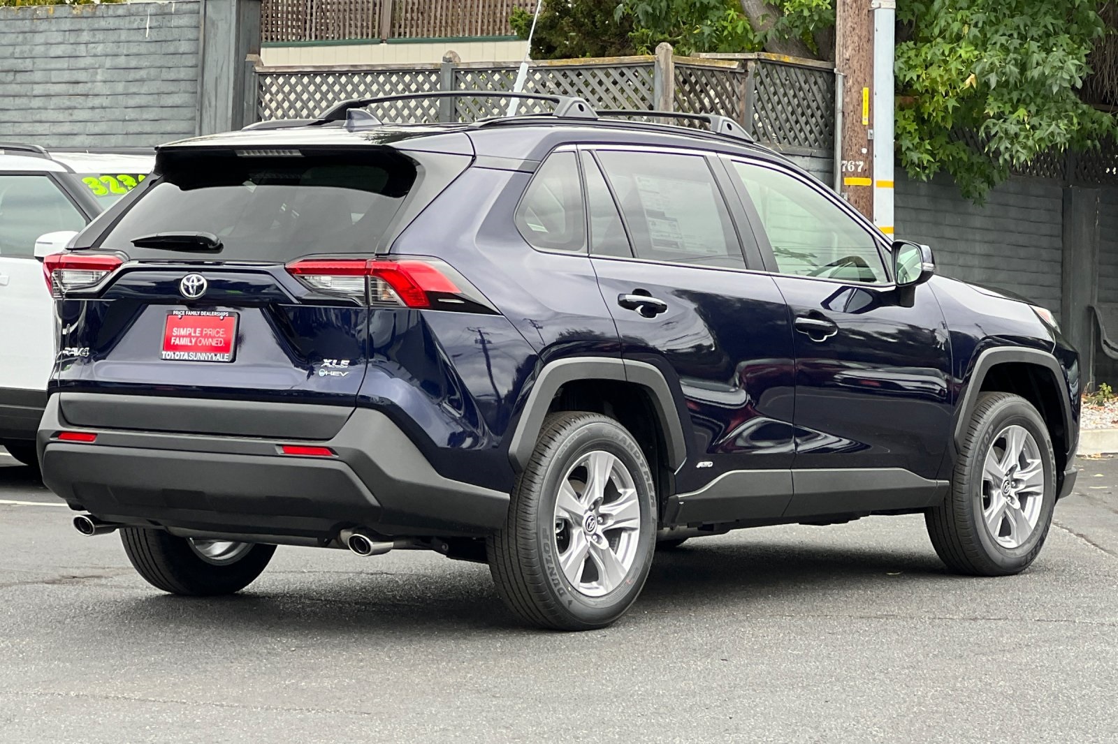 2025 Toyota RAV4 Hybrid XLE photo 3