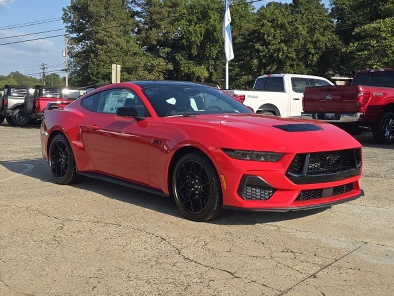 2025 Ford Mustang GT Premium photo 2