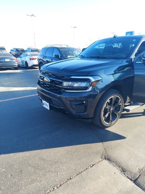 2023 Ford Expedition Limited's photo