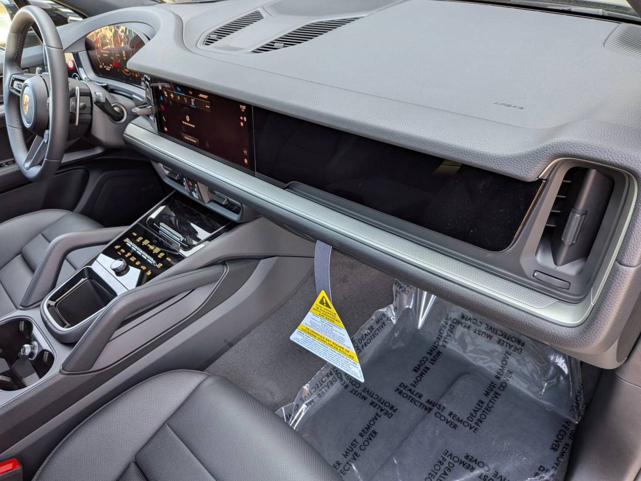 2025 Porsche Cayenne photo 24