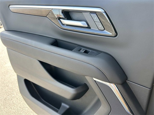 2026 Chevrolet Suburban High Country photo 18