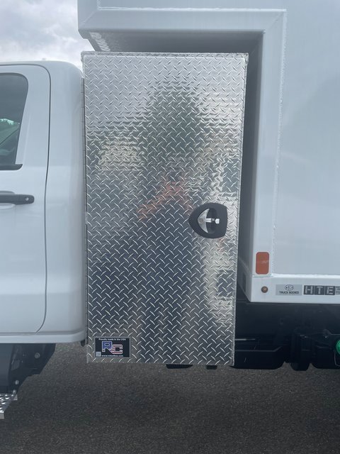 2025 Chevrolet Silverado 6500HD Work Truck photo 4