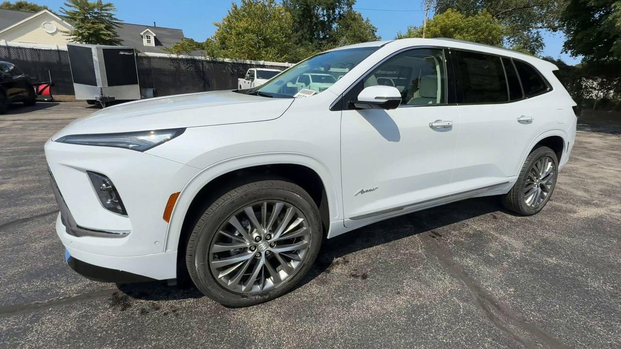 2026 Buick Enclave Avenir photo 3
