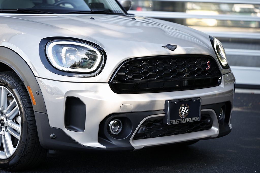 2024 Mini Cooper S Iconic photo 2