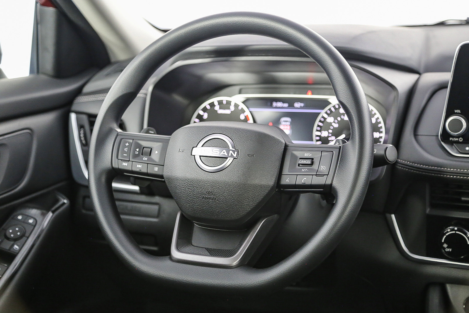 2025 Nissan Rogue S photo 17