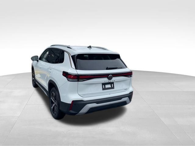 2025 Volkswagen Tiguan SE photo 3