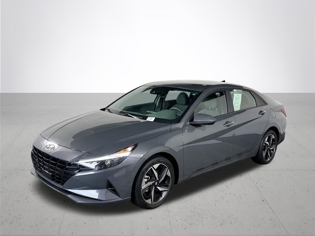 2023 Hyundai Elantra SEL photo 2