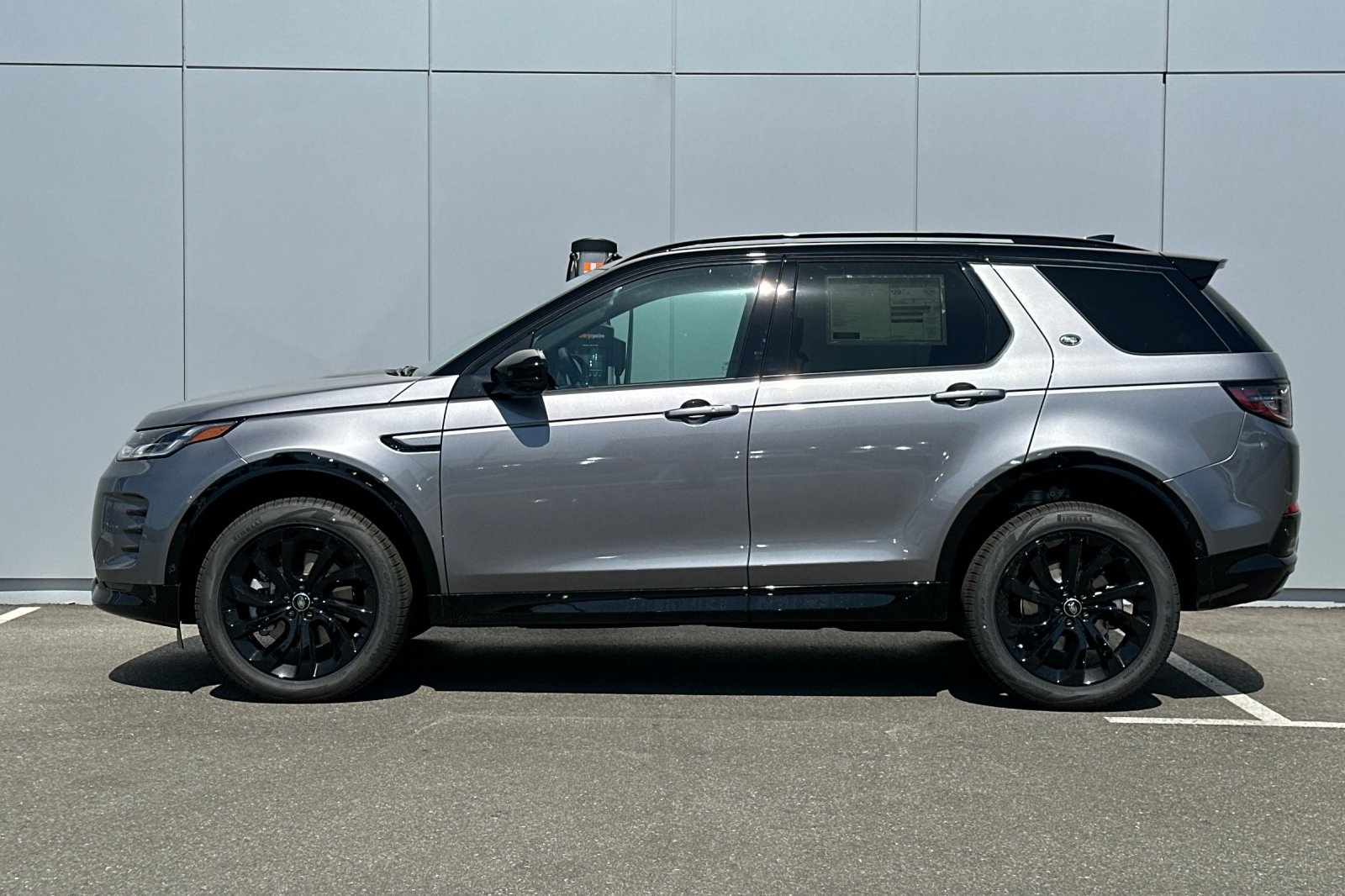 2025 Land Rover Discovery Sport SE photo 2