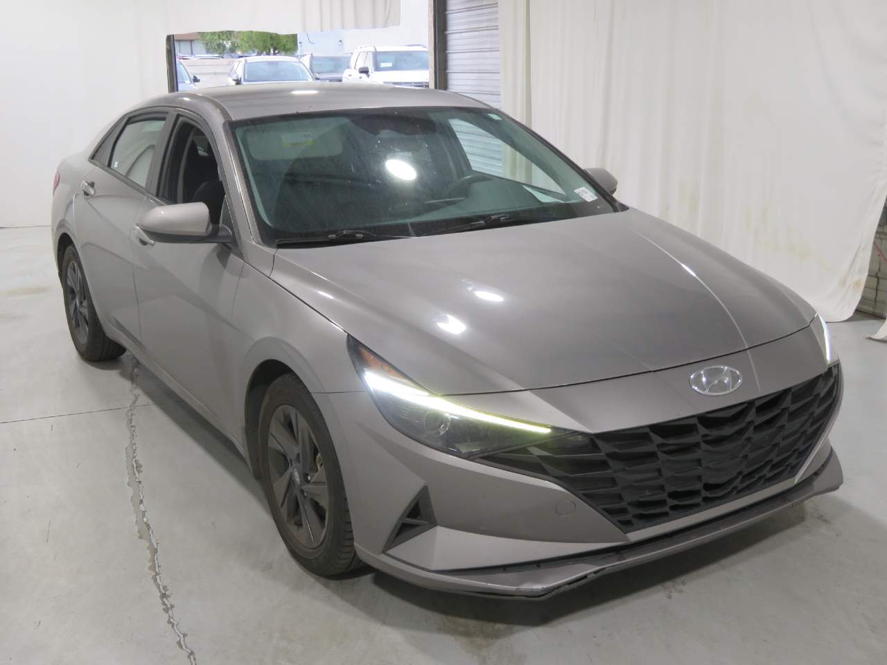 2023 Hyundai Elantra SEL photo 3