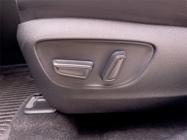2024 Toyota Highlander LE photo 5