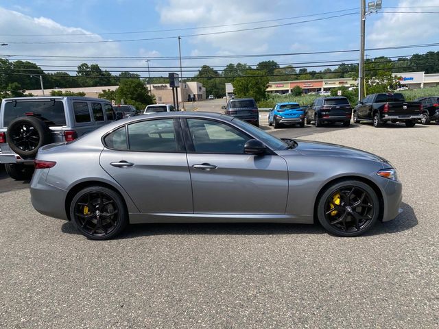 2021 Alfa Romeo Giulia Ti photo 2