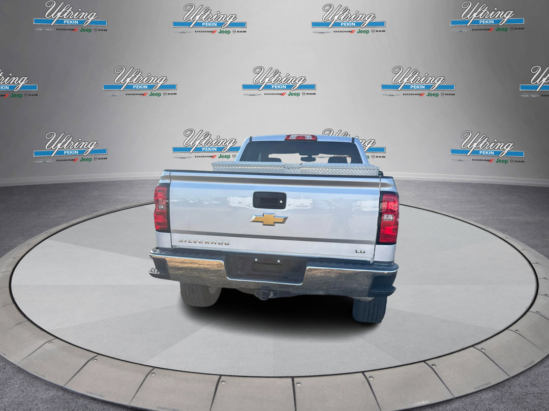 2019 Chevrolet Silverado 1500 LT photo 2