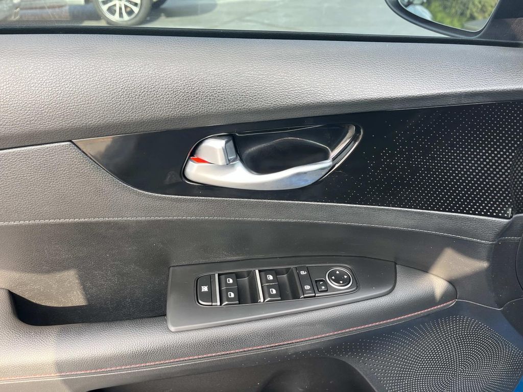 2023 Kia Forte GT photo 13