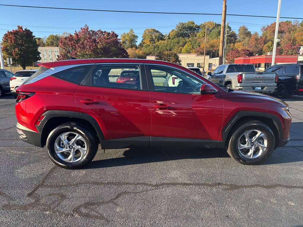 2024 Hyundai Tucson SE photo 2