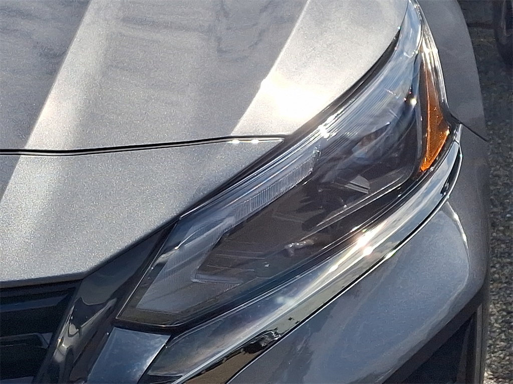 2025 Nissan Altima SR photo 4