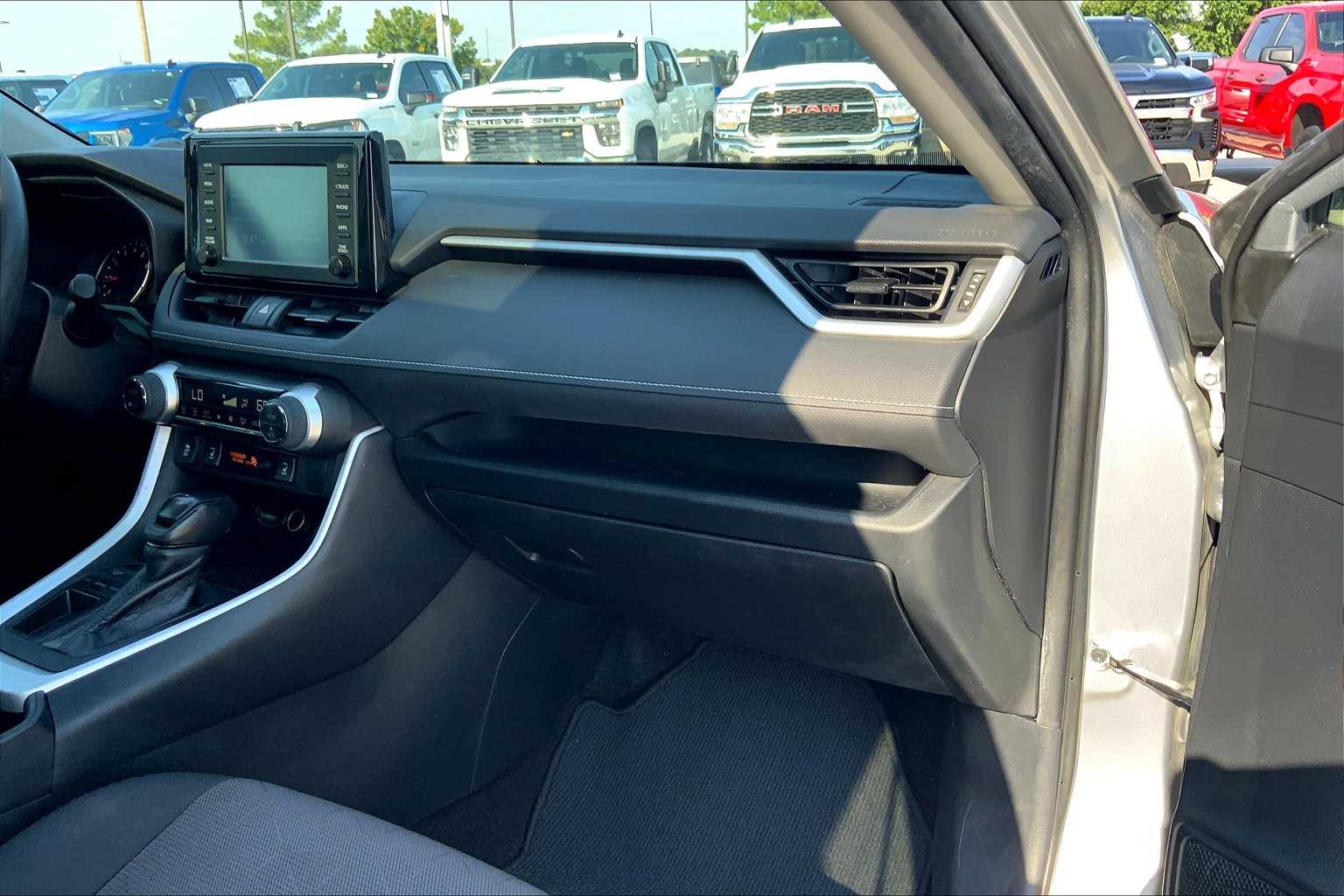 2019 Toyota RAV4 XLE photo 16