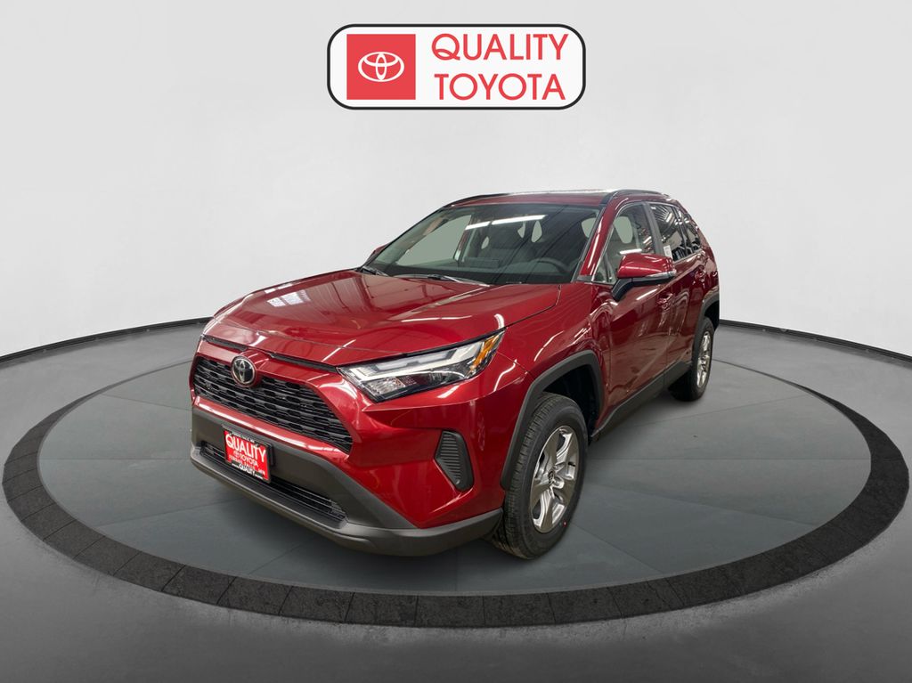 2025 Toyota RAV4 XLE's photo