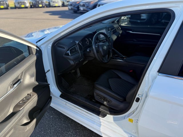 2021 Toyota Camry SE photo 2