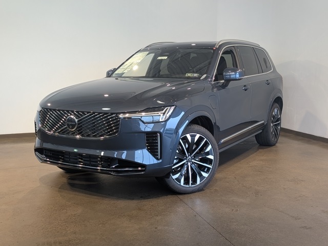 2026 Volvo XC90 Plus's photo