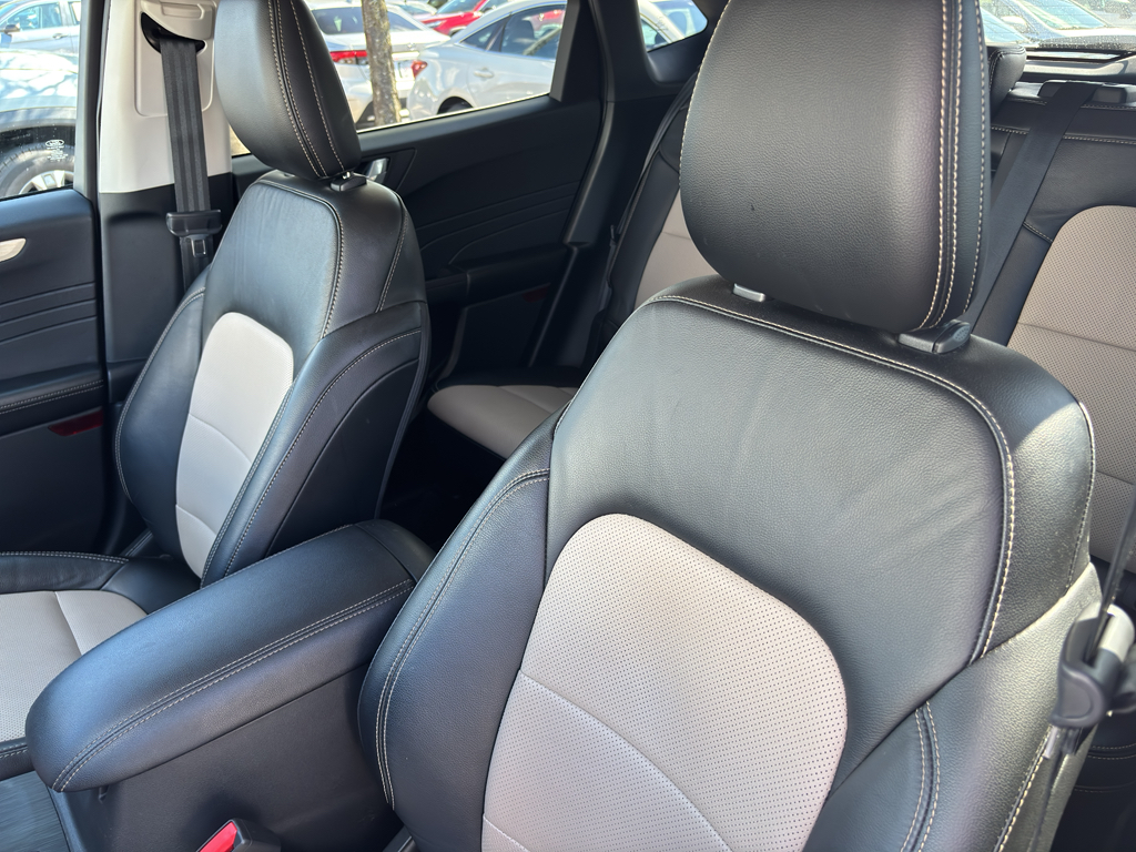 2021 Ford Escape Titanium Hybrid photo 5