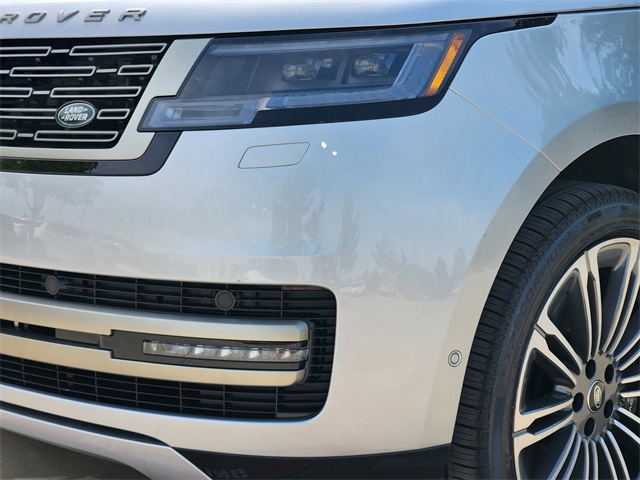 2025 Land Rover Range Rover SE photo 4