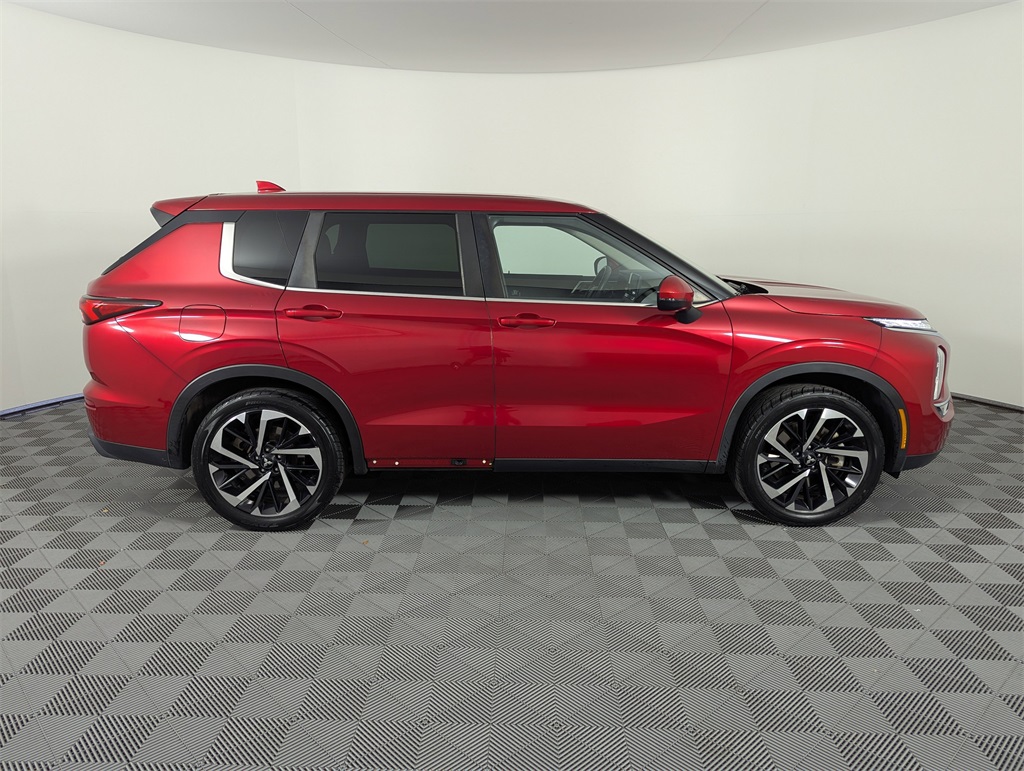 2022 Mitsubishi Outlander ES photo 3