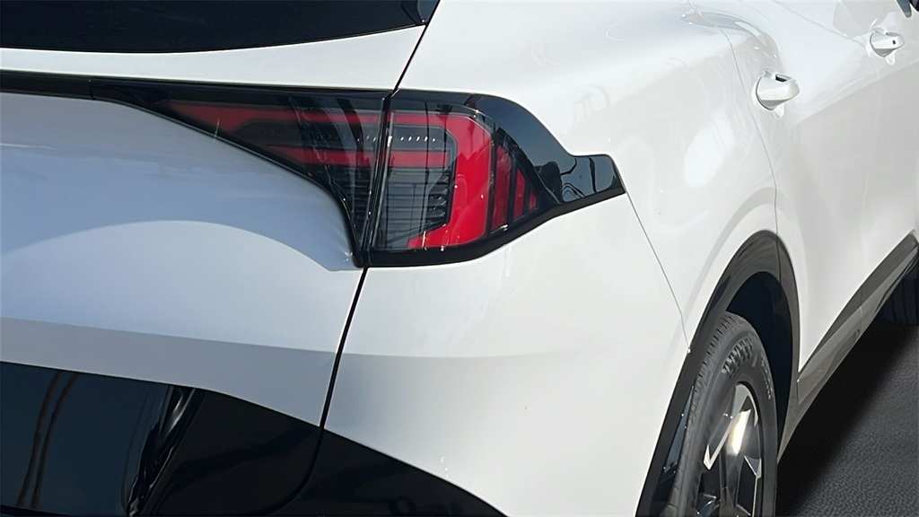 2026 Kia Sportage SX photo 8