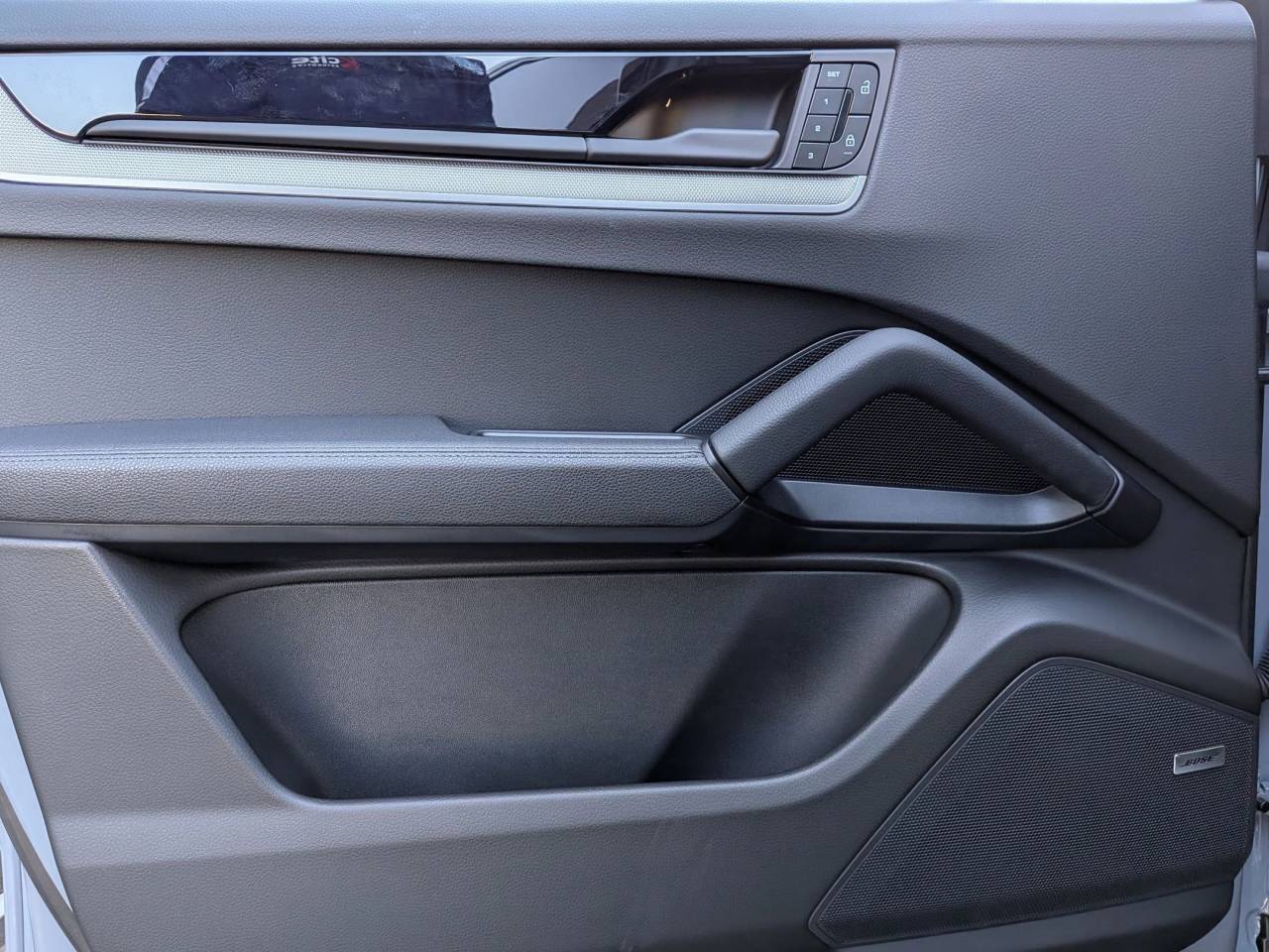 2025 Porsche Cayenne Coupe Base photo 13