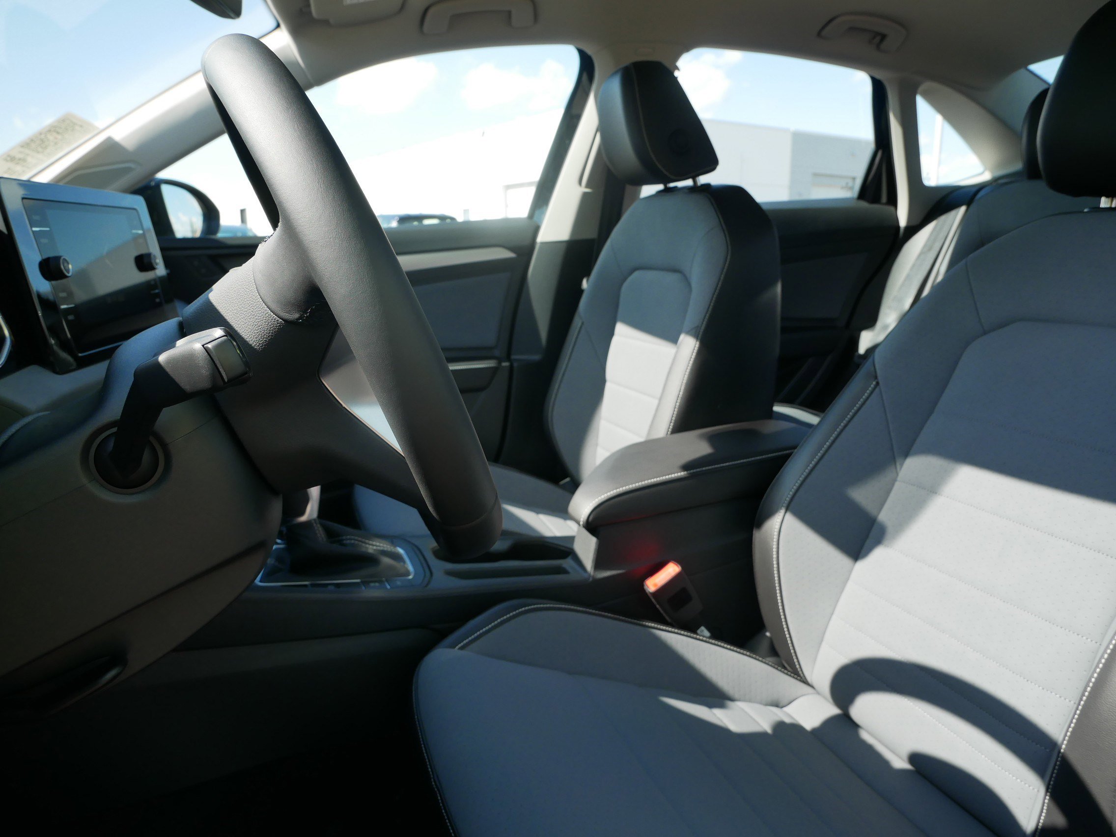 2025 Volkswagen Jetta SE photo 4