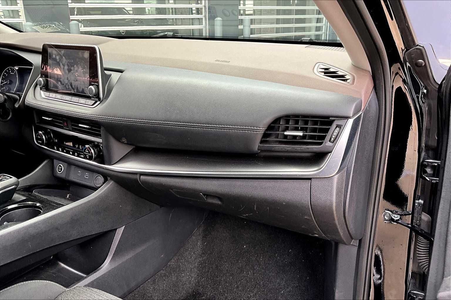 2023 Nissan Rogue SV photo 16