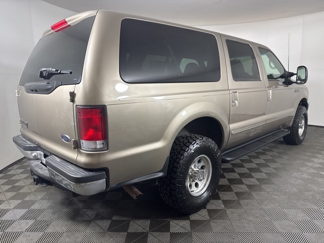 2000 Ford Excursion XLT photo 3