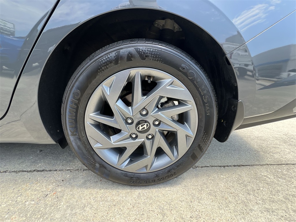2024 Hyundai Elantra SEL photo 38