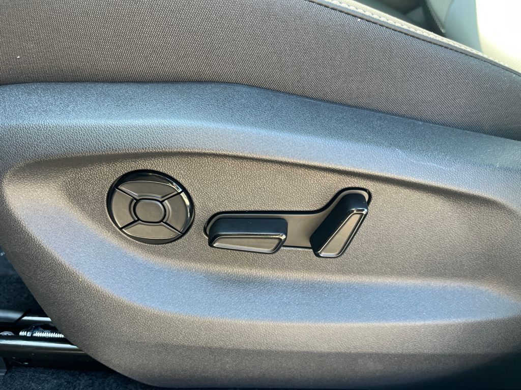 2025 Volkswagen Tiguan SE photo 7