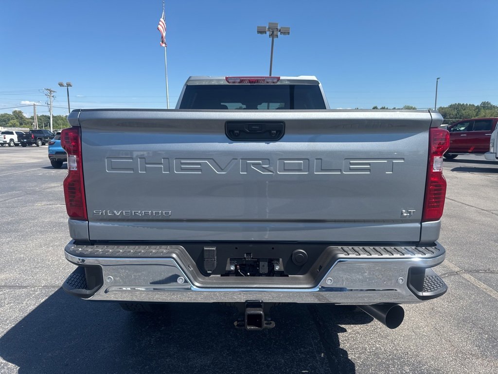 2025 Chevrolet Silverado 2500HD LT photo 4