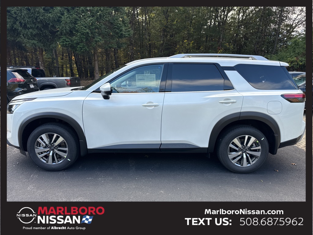 2025 Nissan Pathfinder SL photo 2